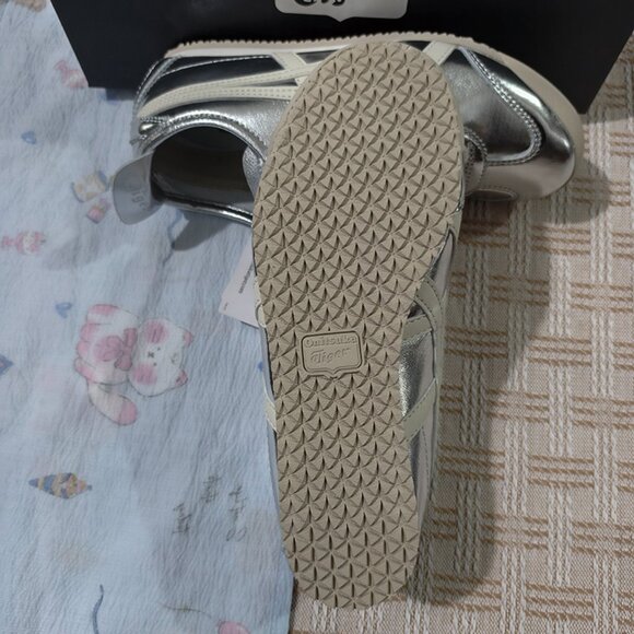 Onitsuka Tiger Silver Glossy Casual Shoes - Picture 6 of 7